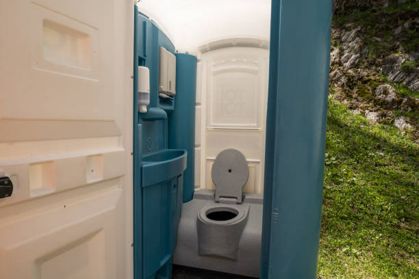 Best Porta potty delivery and setup  in Sterling, IL